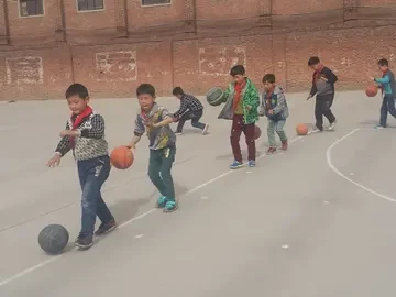 如何为青少年设计一个充满趣味性的篮球训练场地?_2